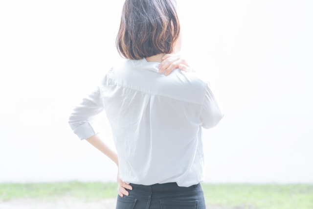 猫背を招く14の悪癖