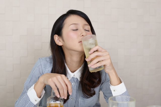 お酒に酔うと記憶をなくす?